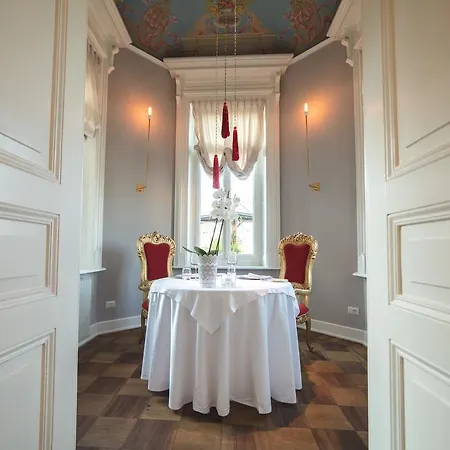露易诺卡明酒店 酒店